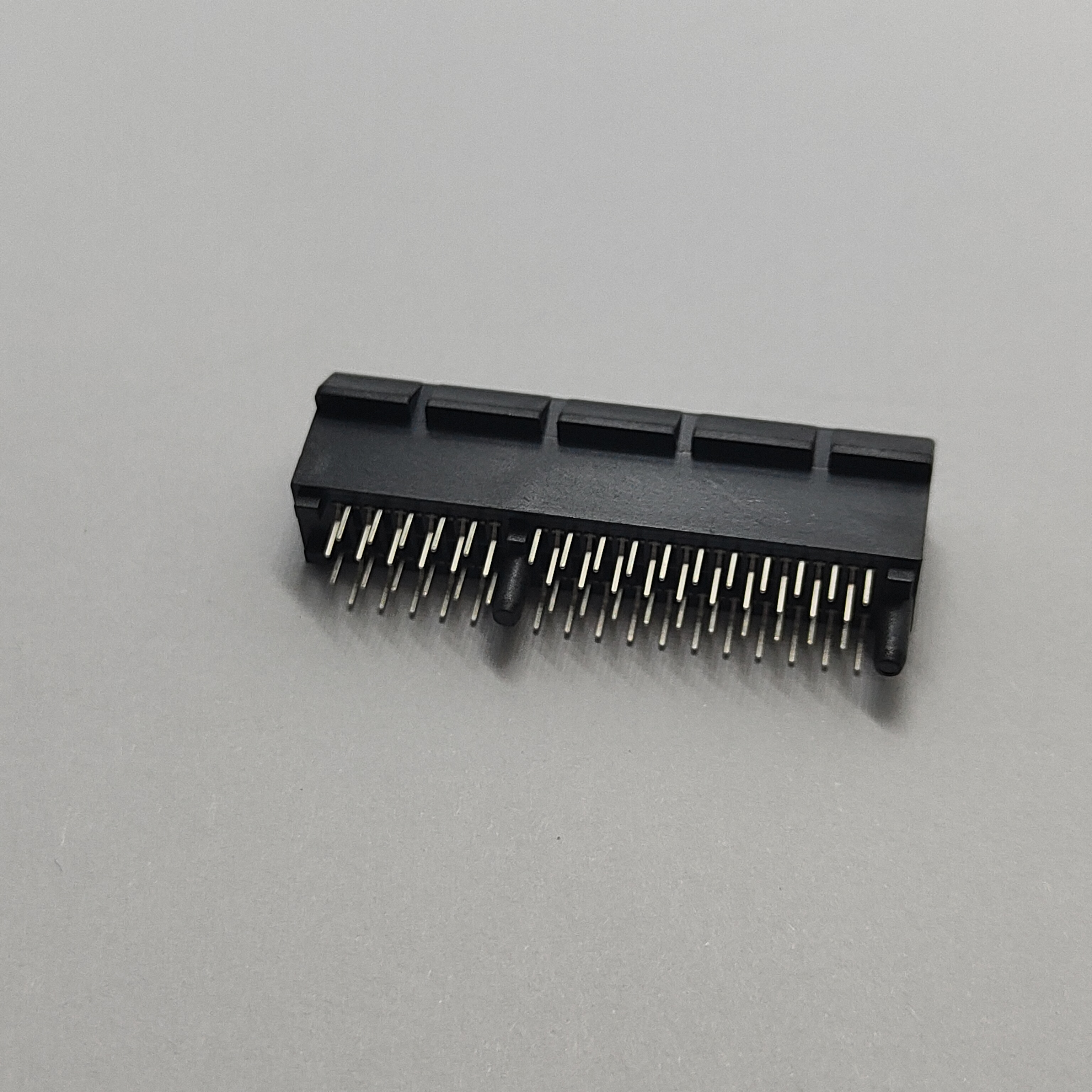 64‑Pin PCIe Open‑End Guide‑Post DIP Connector, Black LCP Housing, Gold‑Plated Terminals