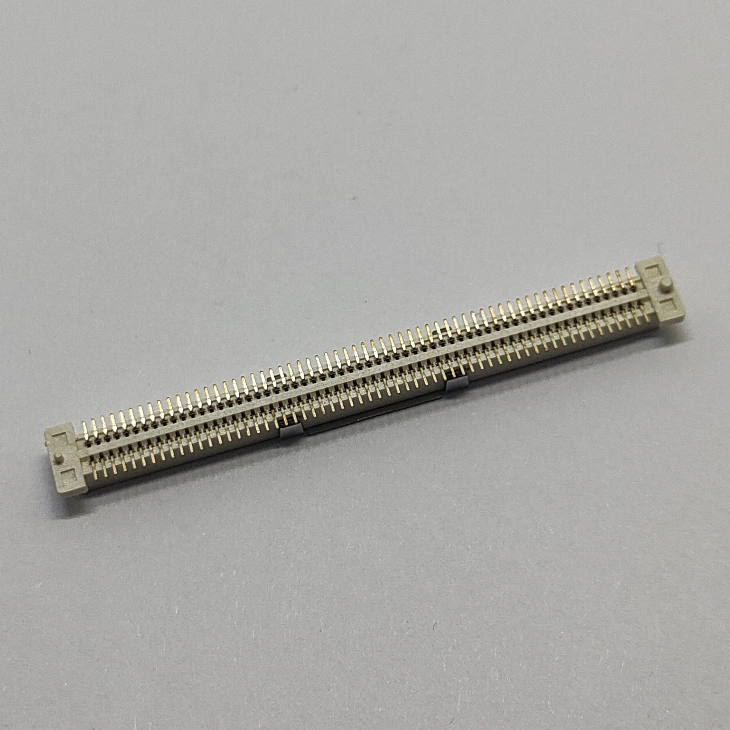 0.8mm Pitch Board-to-Board Female Connector 120 Pin SMT H5.0mm