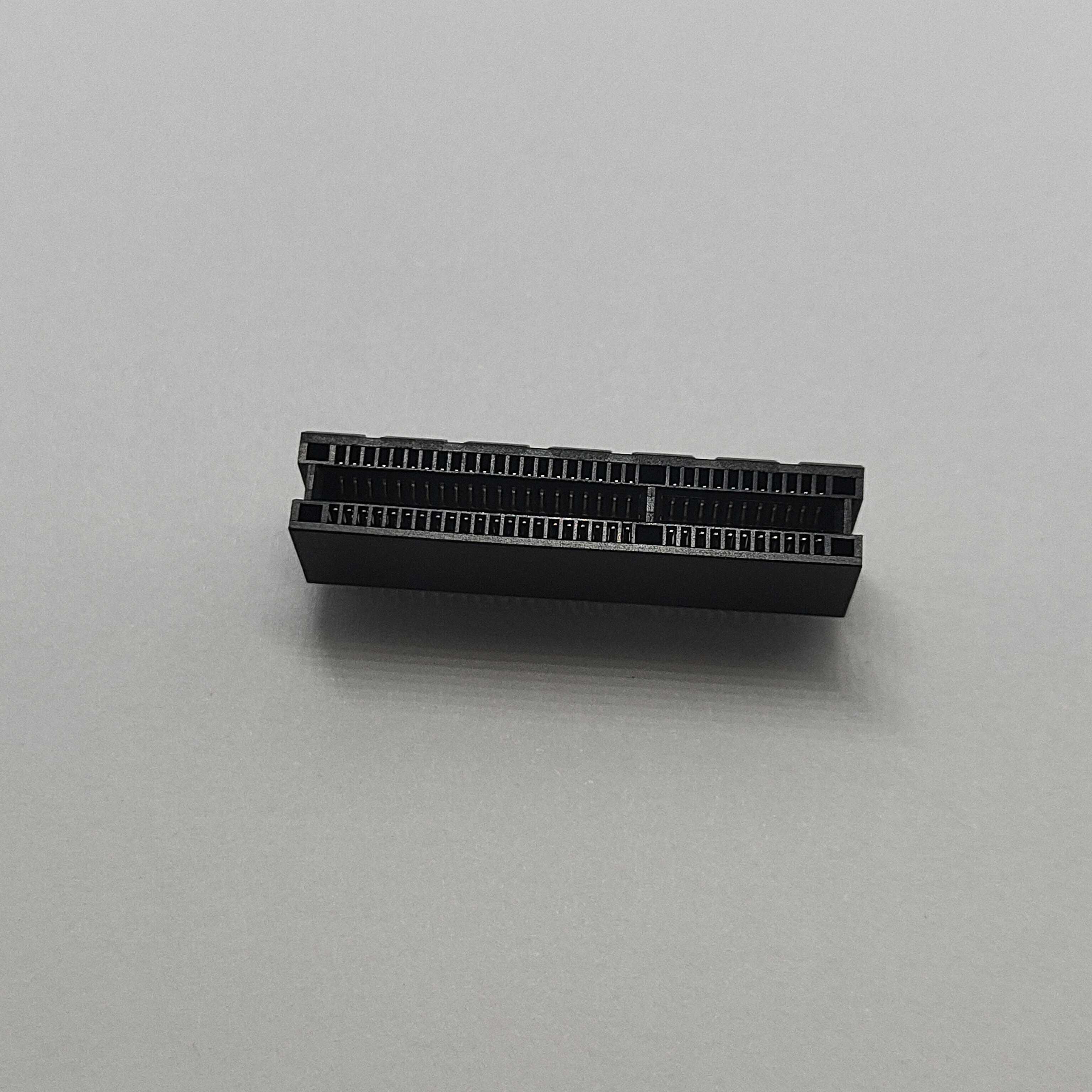 PCIe 64P Clamp‑Type Connector, Clip‑in Foot, No‑Ear No‑Pos DIM A:1.4 T-1.6MM G/F