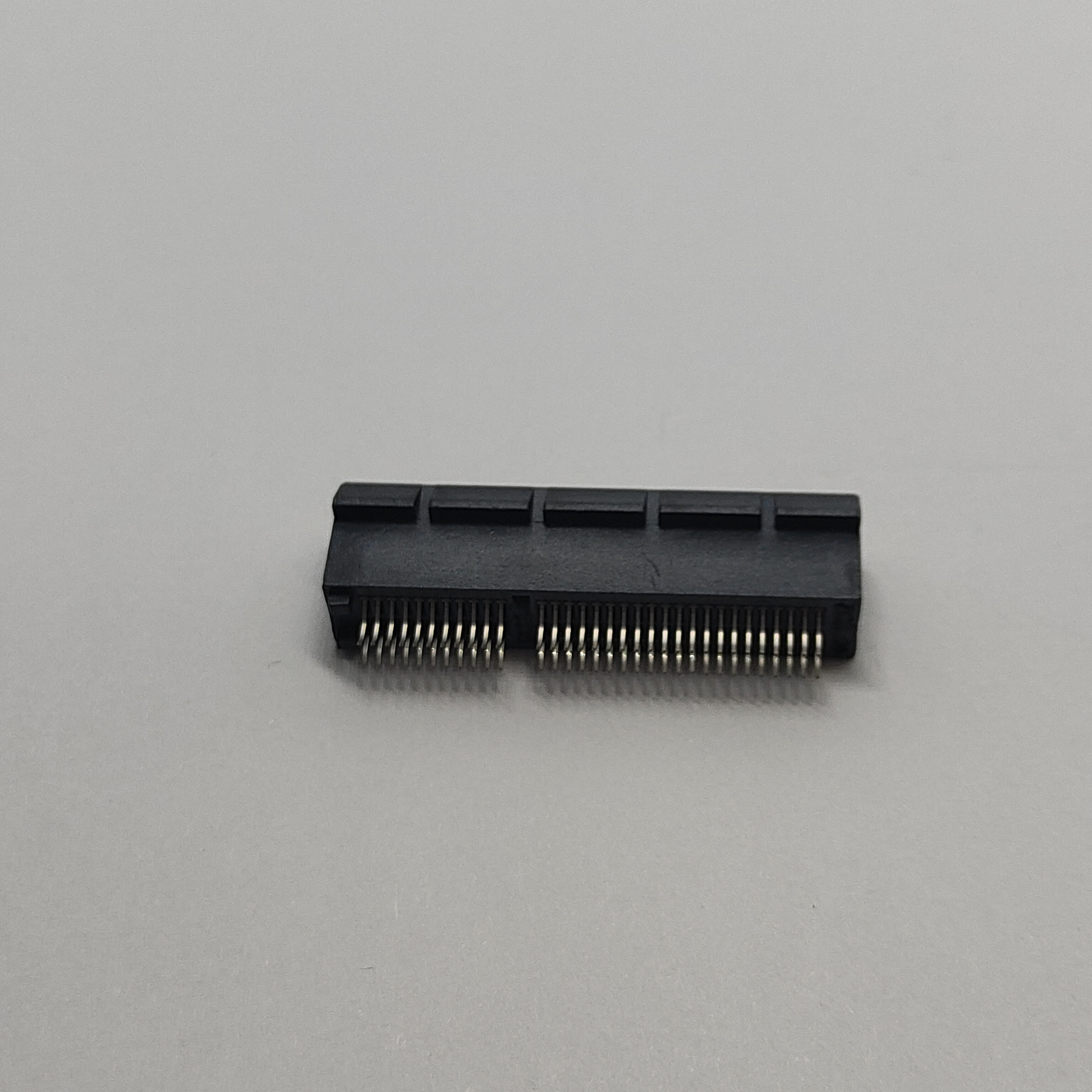 PCIe3.0 64Pin Low‑Angle Clamp SMT Connector, LCP Housing, Brass Gold‑Plated Pin, Tray Pack