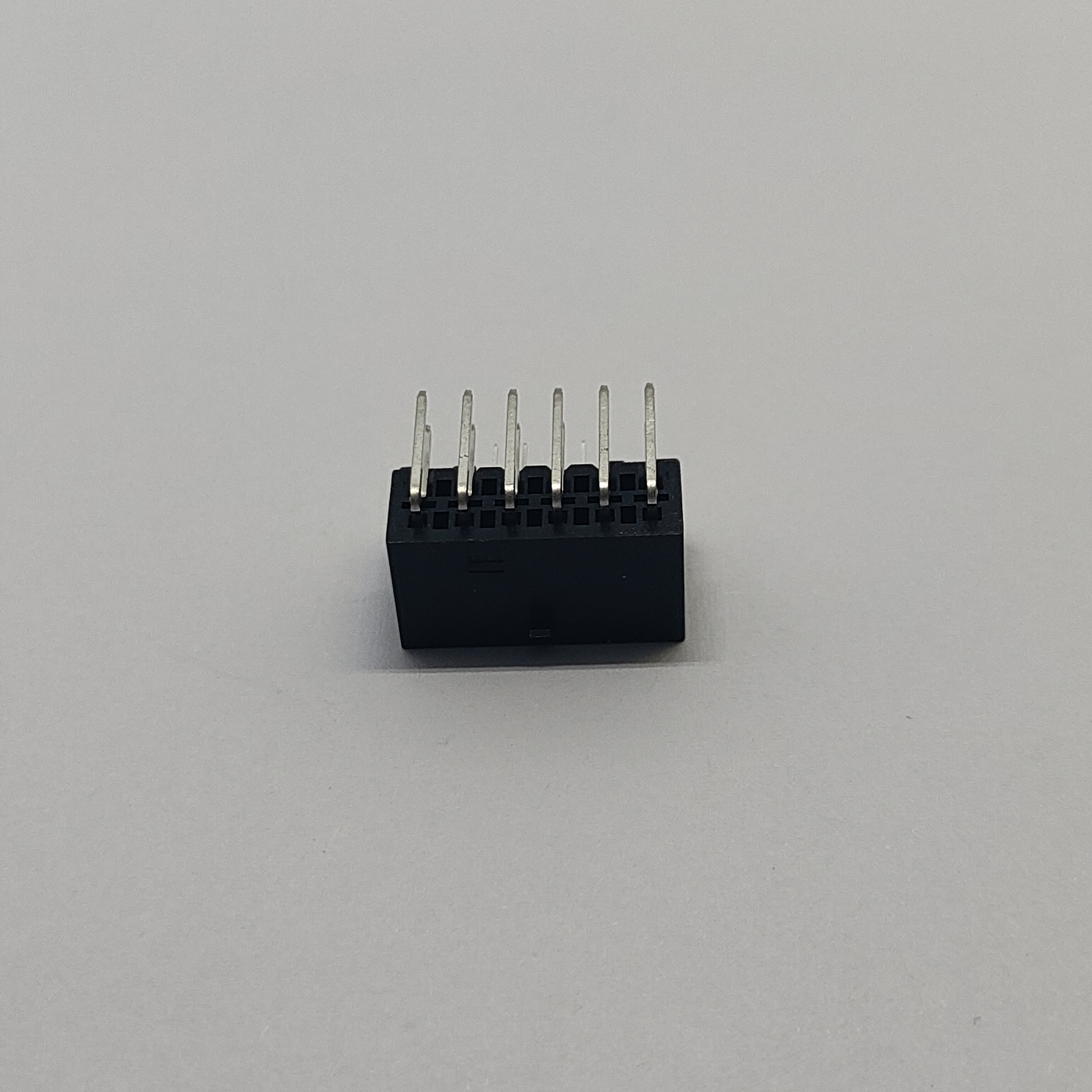 3.0m PCIe 12+4P DIP 90° Wafer Connector Series BLACK Tin plated PA9T