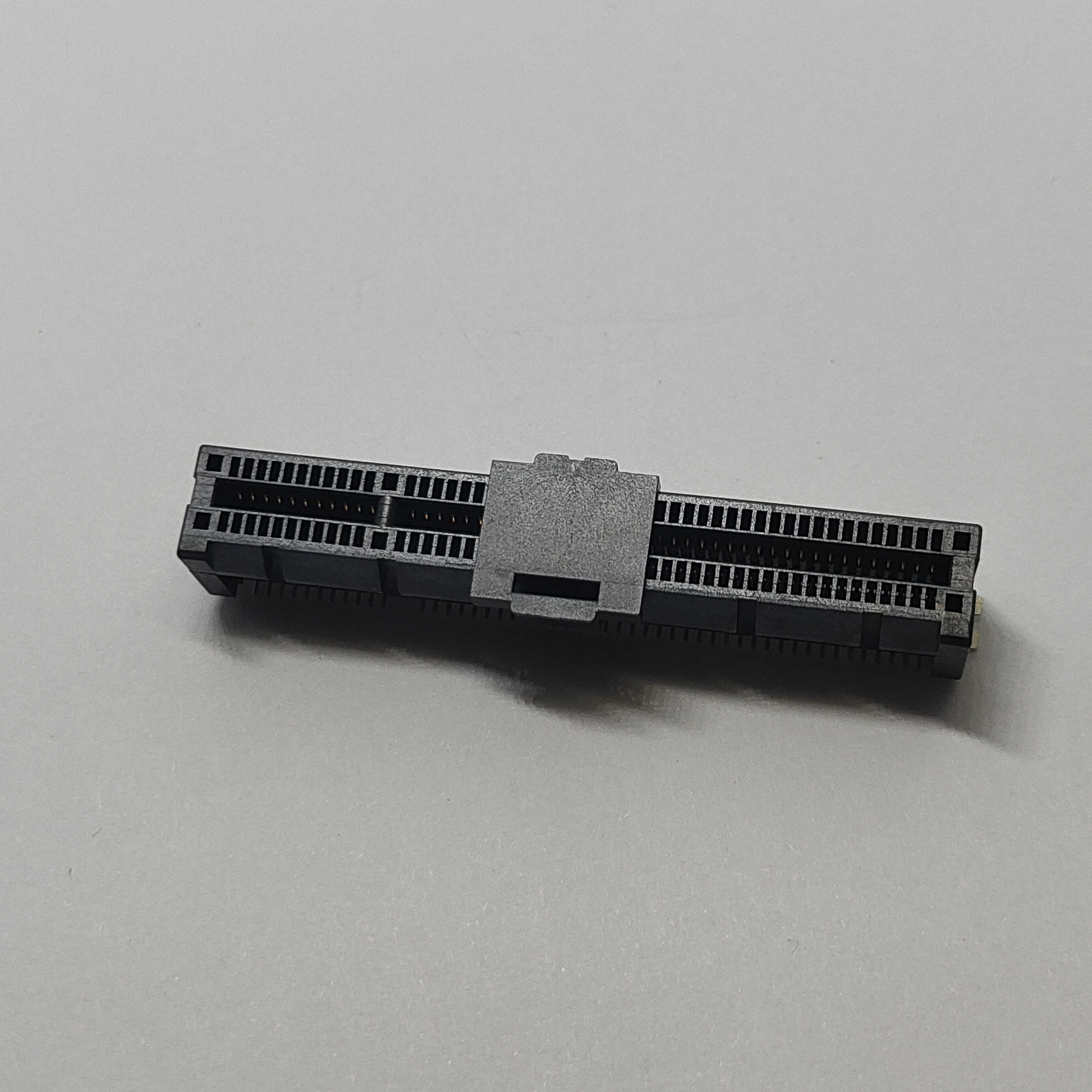PCIe Gen4 16GT/s 98Pin SMT Connector W/ Latch & Overhang Au30u''