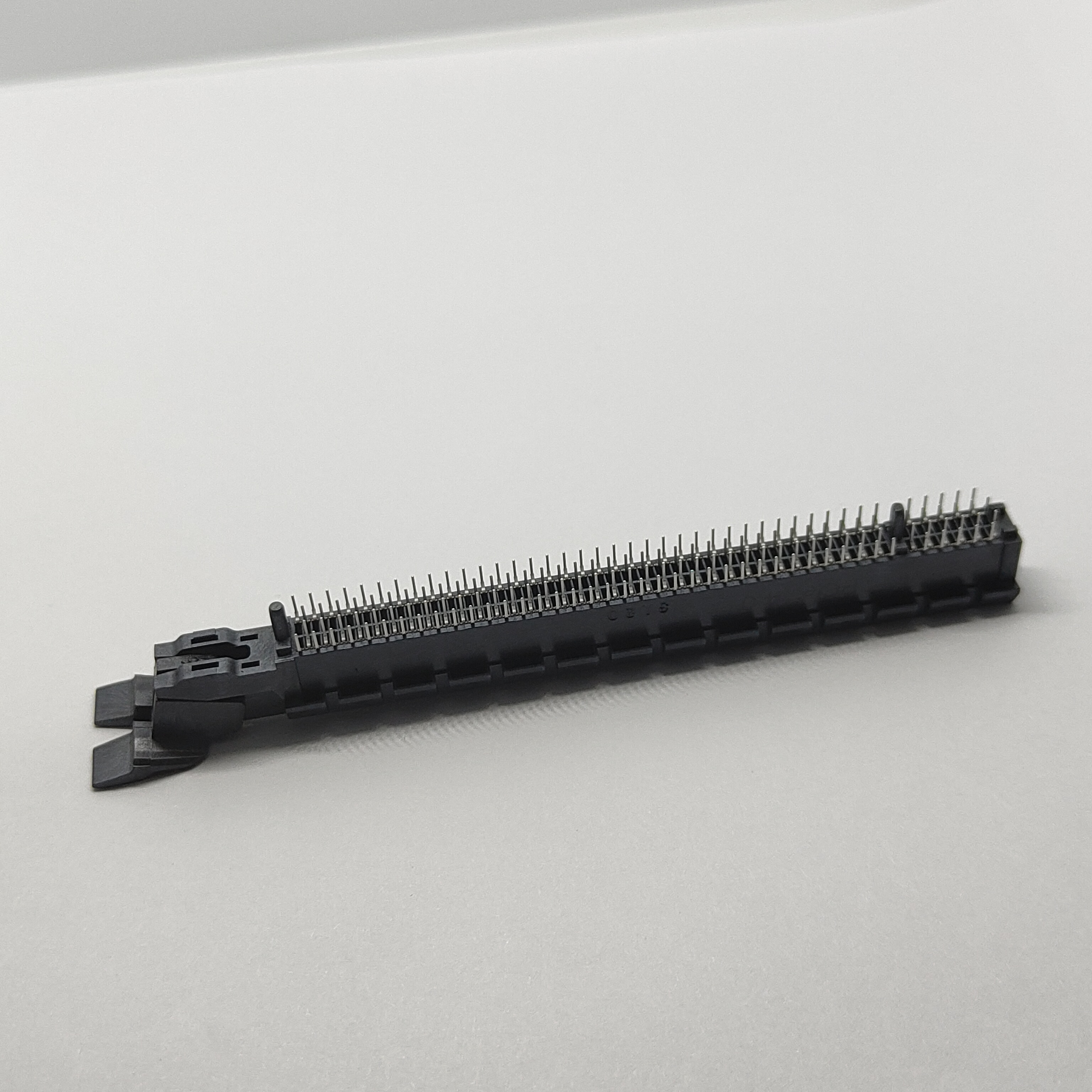 PCIe Gen4.0 16GT/s 164Pin Rotatable Guide Post Large Latch Connector, G/F, Black, DIM A=2.5mm