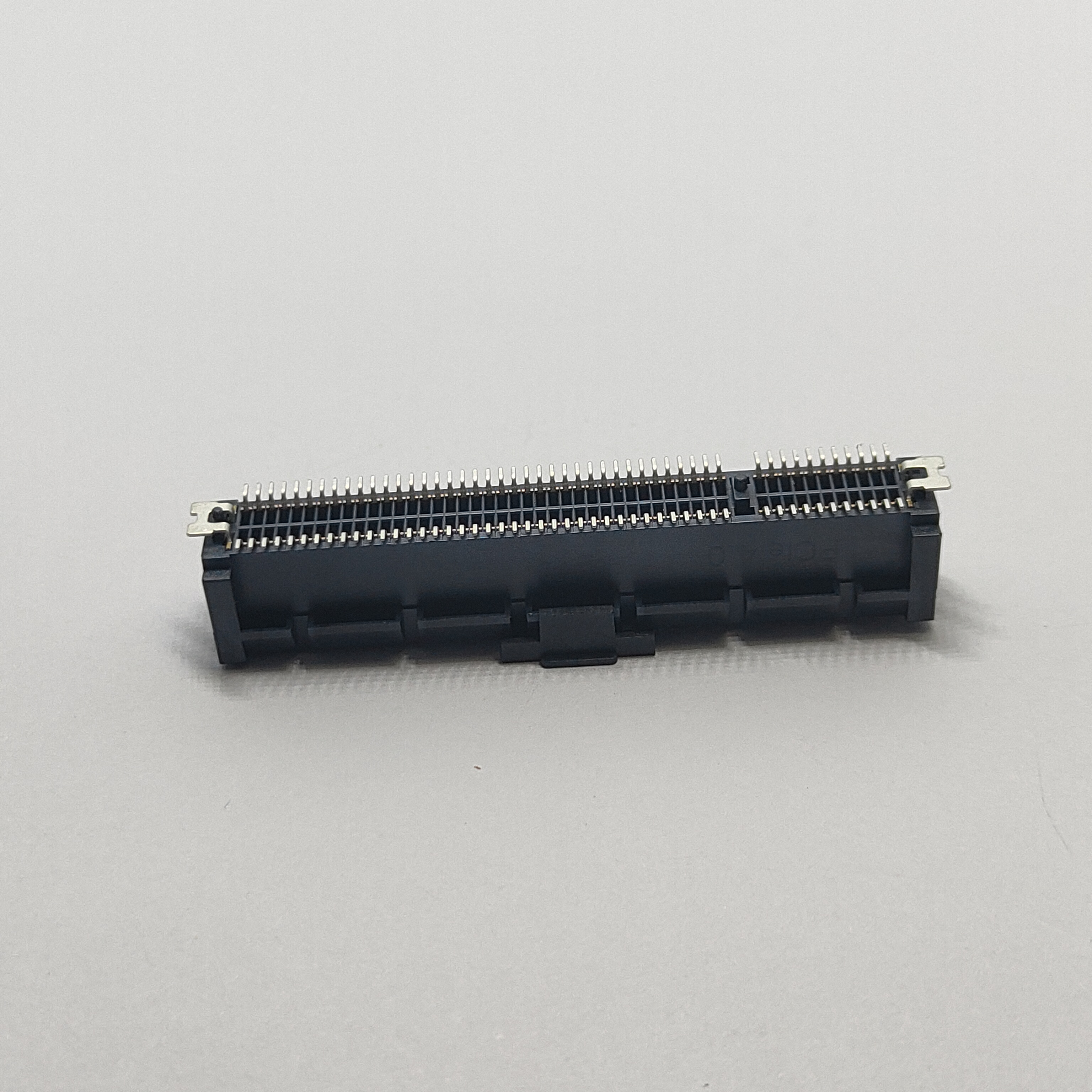 PCIe Gen4.0 98‑Pin Vertical SMT Connector w/ Ground Clip Au15u'' Rear Cover, Tape & Reel, No Logo