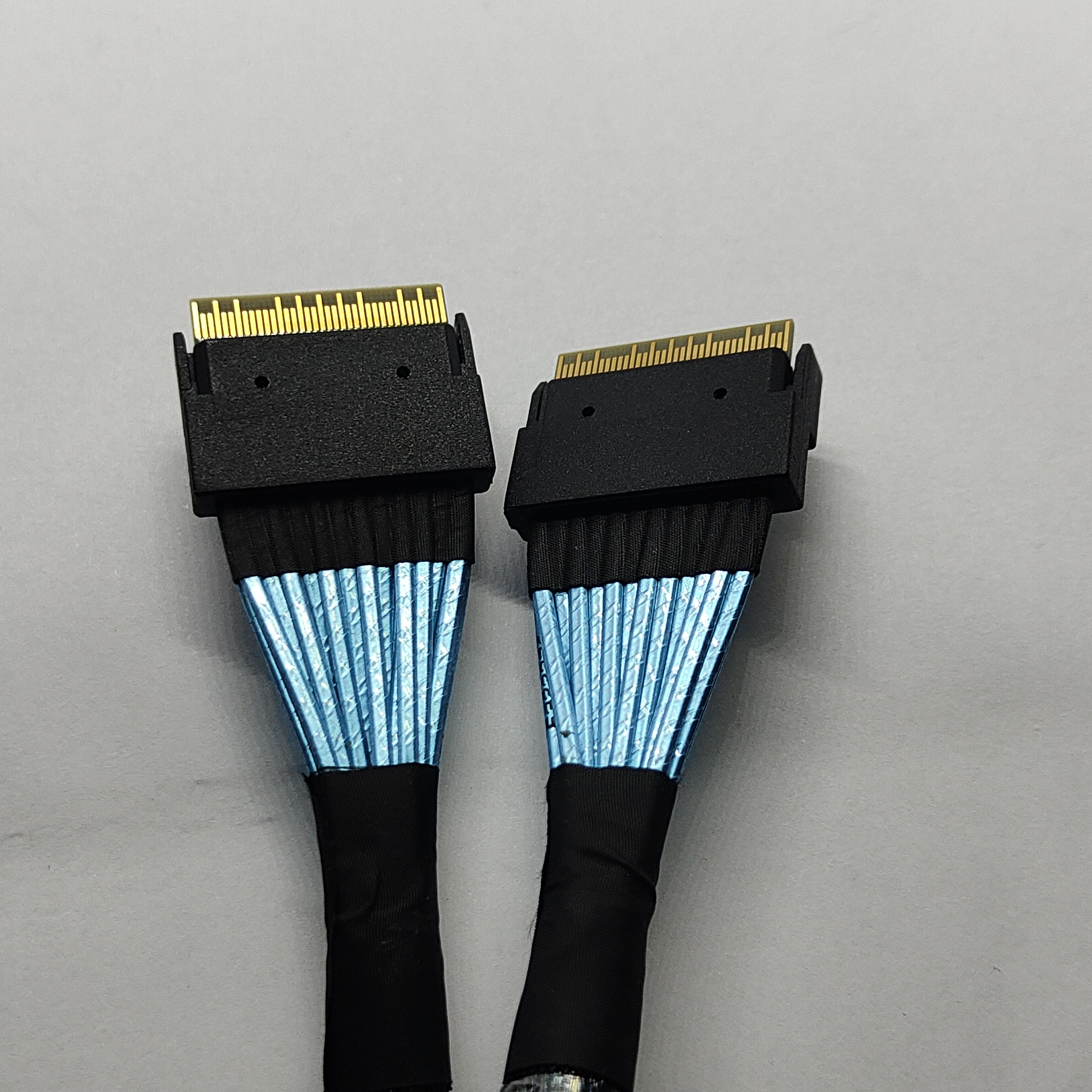 SlimSAS 8X STR To SlimSAS 8X STR CABLE L=400MM