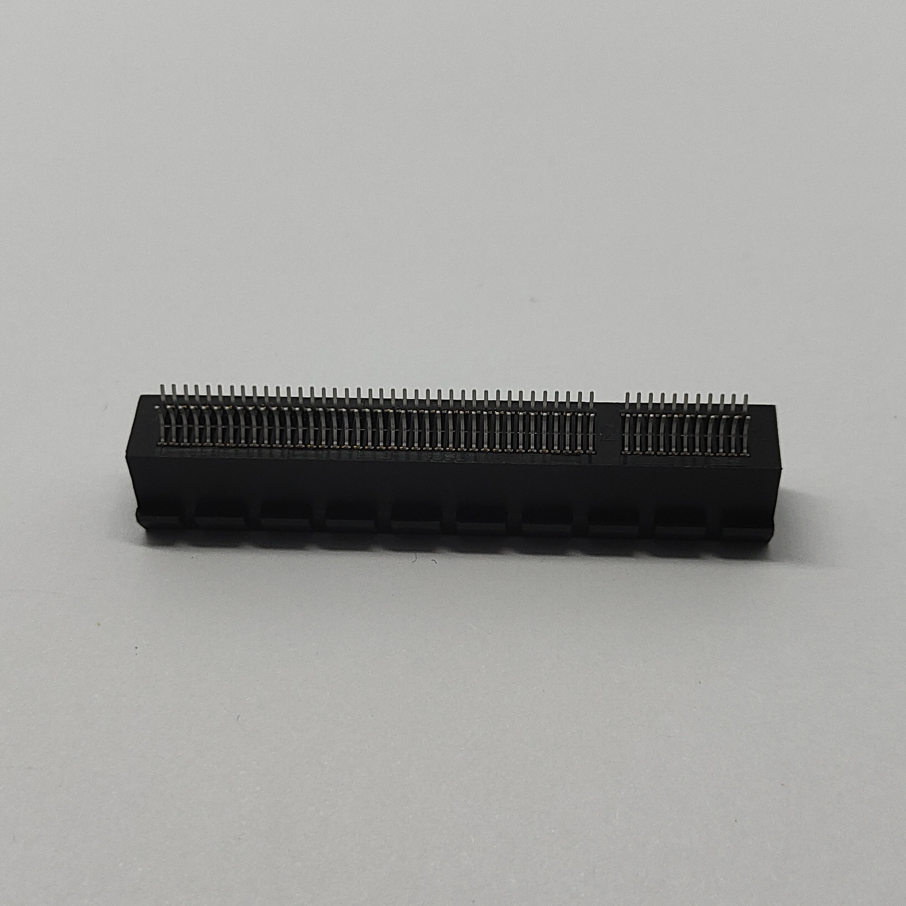 PCIe 98P Small Clamp‑Type No‑Ear No‑Post Black Finished G/F PANT Material Tube Pack